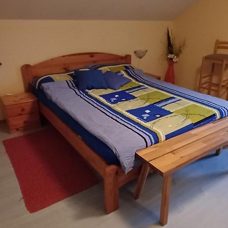 Halte Au Pied Du Creux Du Van Travers Zewnętrze zdjęcie