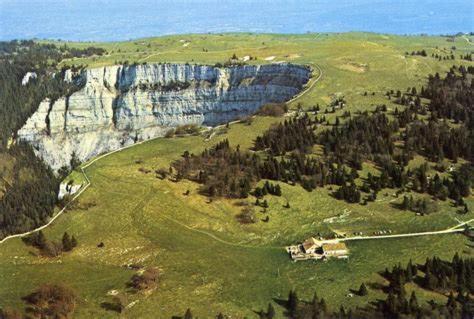 Halte Au Pied Du Creux Du Van Travers Zewnętrze zdjęcie